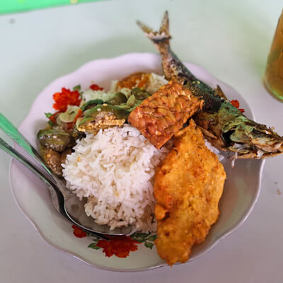 インドネシア料理ナシチャンプル